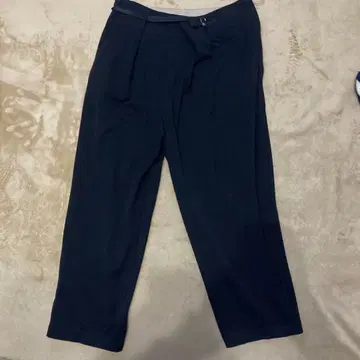 JOHNBULL 블랙 슬랙스 허리 금장 장식 포함