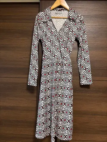 긴팔 패턴 랩 드레스