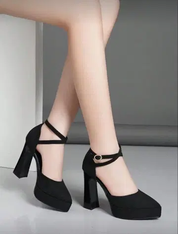 블랙 스트랩 하이힐