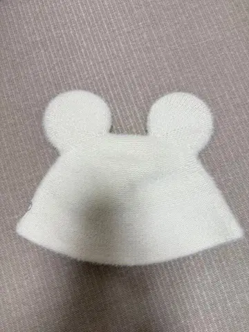 미키마우스풍 귀 달린 화이트 니트 모자