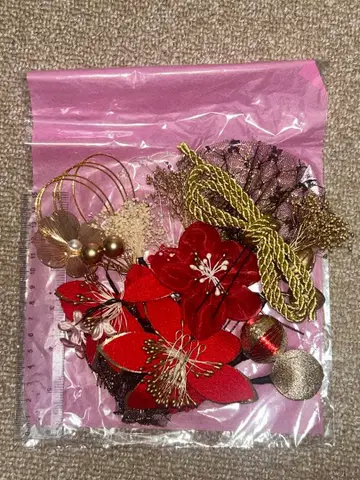 빨간색과 금색 머리 장식 세트