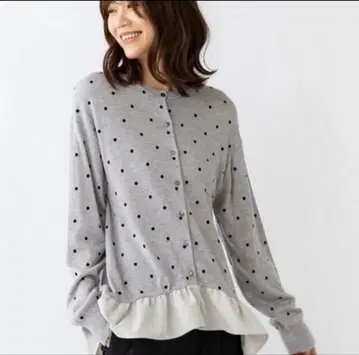 소노(sono) 도트 무늬 리본 포함 니트 스웨터