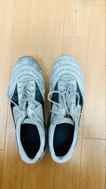 Mizuno 축구화 스파이크 화이트/블랙