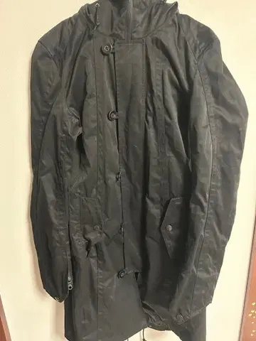 블랙 후드 부착 모즈 코트