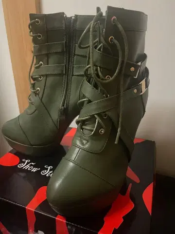 올리브 그린 하이힐 부츠 showstory