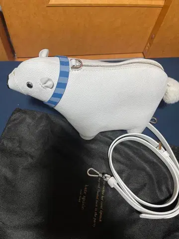 케이트 스페이드 강아지 모양 숄더백 화이트