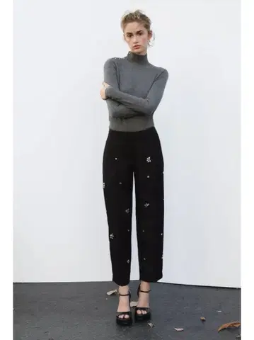 그레이 터틀넥 니트