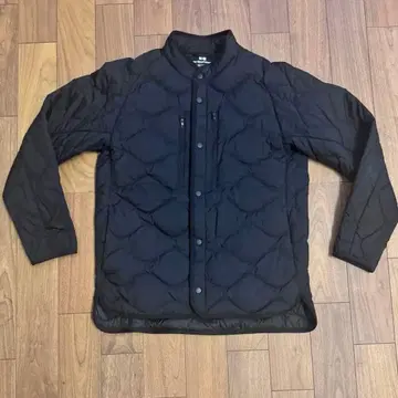 유니클로 화이트 마운티니어링 다운 M