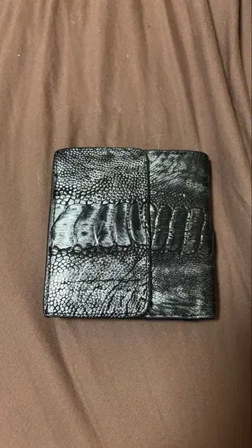 블랙 가죽 이단 접이식 지갑 크로커다일