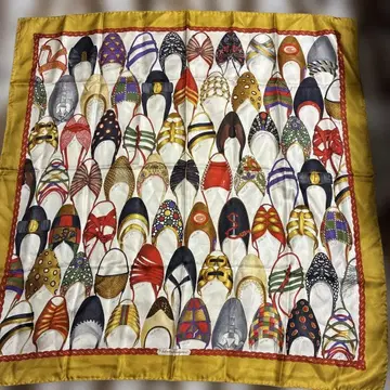 Salvatore Ferragamo 실크 스카프 1997년 제조