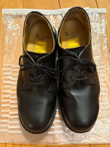 닥터 마틴 1925 스틸토 3홀 신발