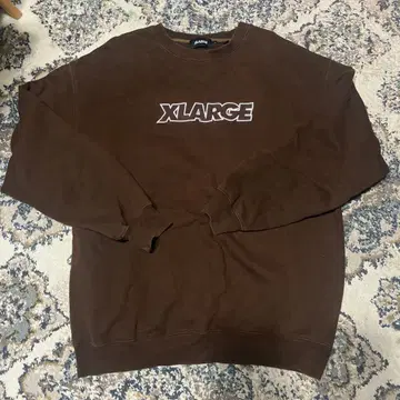 XLARGE 브라운 로고 맨투맨
