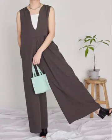 깊은 V넥 올인원 작은 키