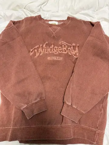 Wudge Boy 맨투맨 크림슨