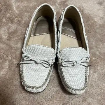 BeauFort 화이트 가죽 로퍼 M 사이즈