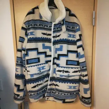 ZARA 기하학 패턴 플리스 보아 자켓