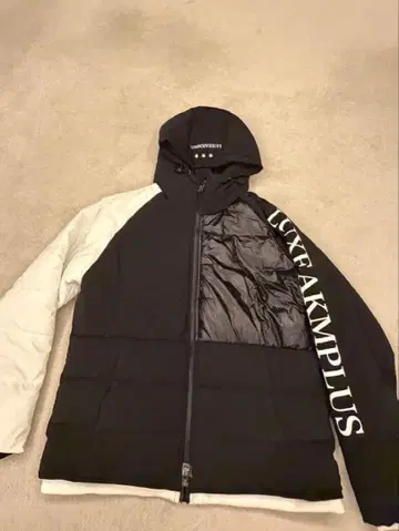 LUXEAKMPLUS 골프 자켓 블랙/화이트