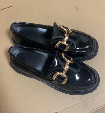 다이애나 블랙 로퍼 골드 버클 통굽