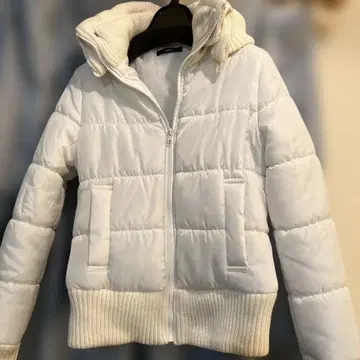 후드 부착 화이트 다운 자켓