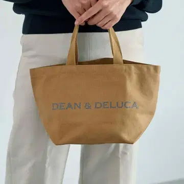 딘앤델루카 차리티 토트 2025 카페오레 S