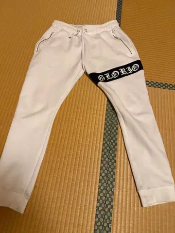 아담스 저글러 로고 화이트 조거 팬츠 가격 인하 가능