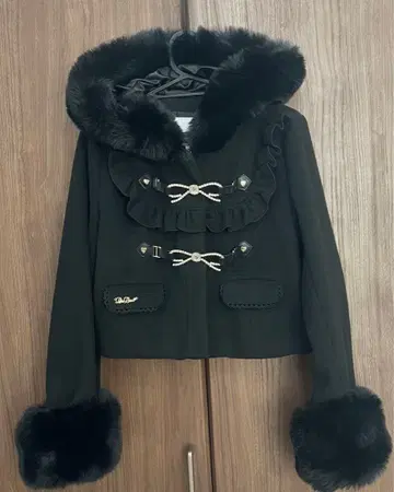 리즈리사 숏코트 블랙