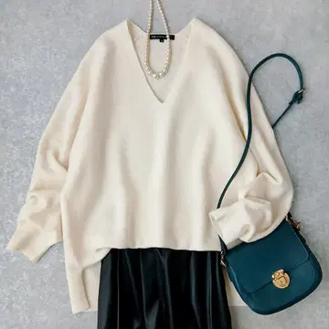 새상품급 23구 고급 메리노울 압축 V넥 니트 아이보리 38 루즈핏