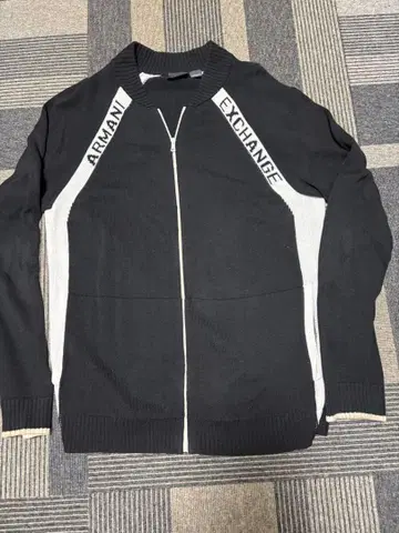 Armani Exchange 집업 니트