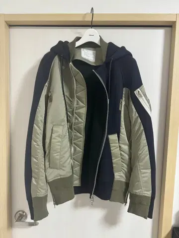 sacai 네이비/카키 후드티 03173M 한정판