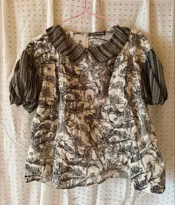 FRAPBOIS 애니멀 무늬 벌룬 슬리브 블라우스