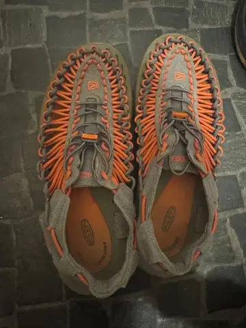 KEEN 아웃도어 샌들 그레이/오렌지