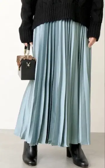새틴 플리츠 롱 스커트