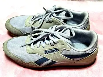 Reebok 옅은 라벤더 색상의 러닝화