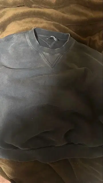 ENTIRE STUDIOS 워싱 블랙 크루 맨투맨