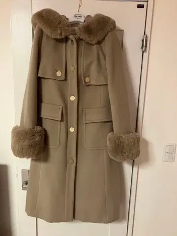 그레이스 콘티넨탈 퍼 코트