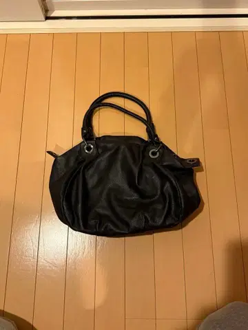 LUPUY 블랙 가죽 핸드백