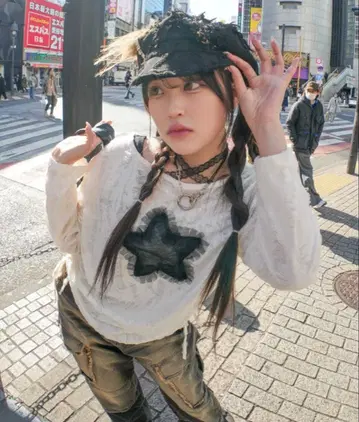 star damage tops / 스타 데미지 프린트 긴팔 티셔츠