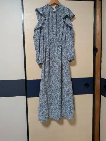 꽃무늬 프릴 긴팔 드레스 M 사이즈