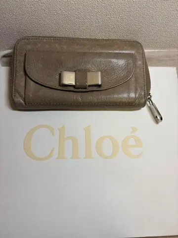 끌로에 그레이 주얼 가죽 장지갑