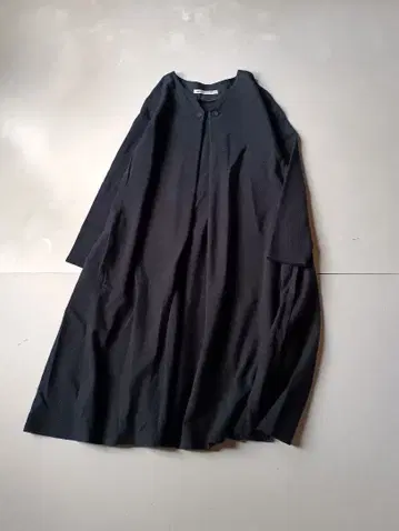 아두이트리스테스 네이비 코튼 플레어 원피스 블랙