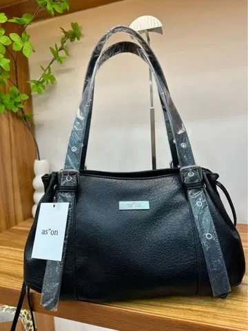 as on 블랙 숄더백