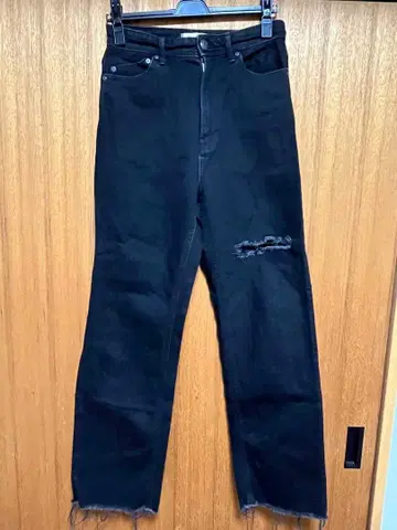 YANUK 26인치 블랙 데미지 스트레이트 청바지