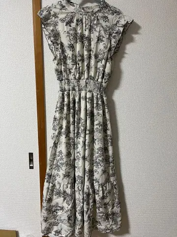 아즈노우아즈 꽃무늬 프릴 소매 리본 포함 원피스