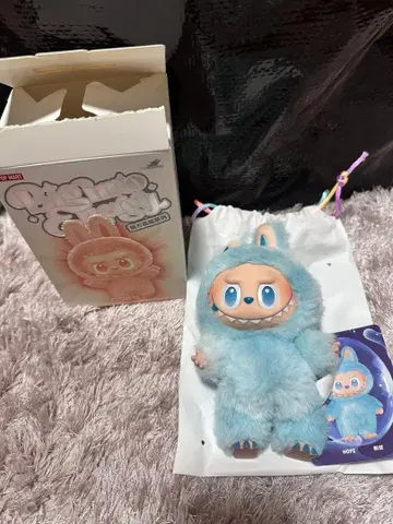 POP MART THE MONSTERS Big Into Energy