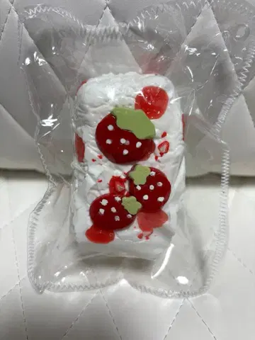딸기 휘핑 크림 스퀴즈