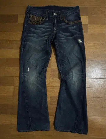 트루 릴리젼 부츠컷 데님