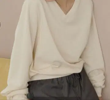 GIUNON 루즈 V넥 스웨트 셔츠