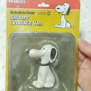 스누피 메디콤토이