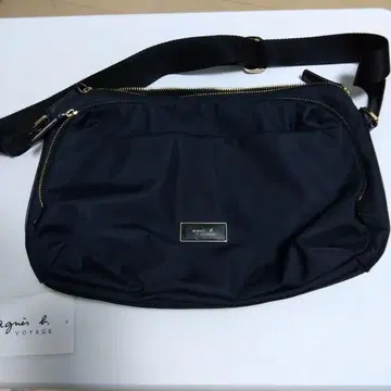 agnes b. VOYAGE 네이비 숄더백