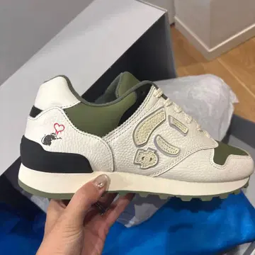 Banksy (브랜드얼라이즈드) 한정판 스니커즈 [BONSAI]